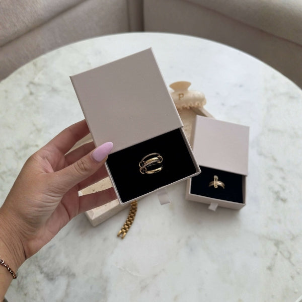 The Verona Interlocking Pavé Band Ring