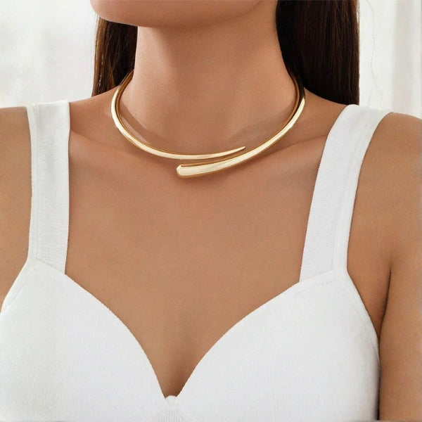 The Sola Sculpted Collar Necklace