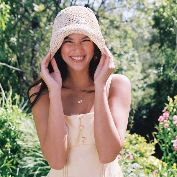 The Riviera Daisy-Appliqué Bucket Hat