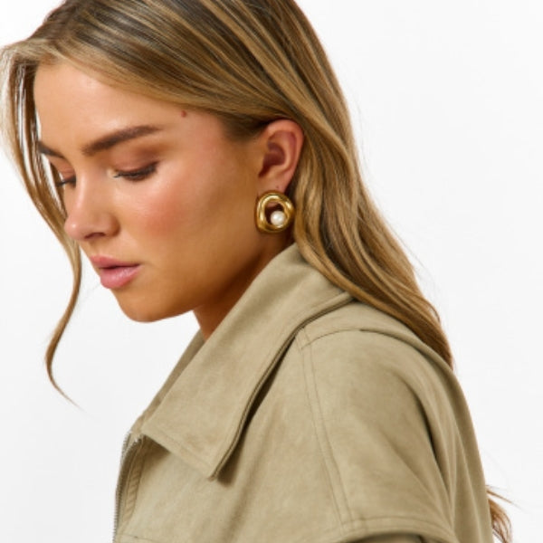 The Sorrento Gold Pearl Earring