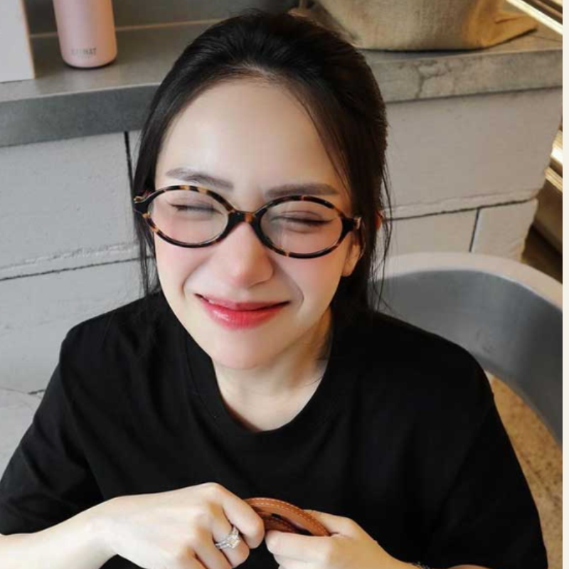 The Geneva Oval Frame Eyewear