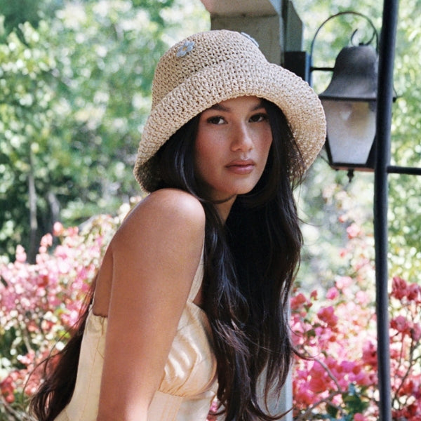 The Riviera Daisy-Appliqué Bucket Hat